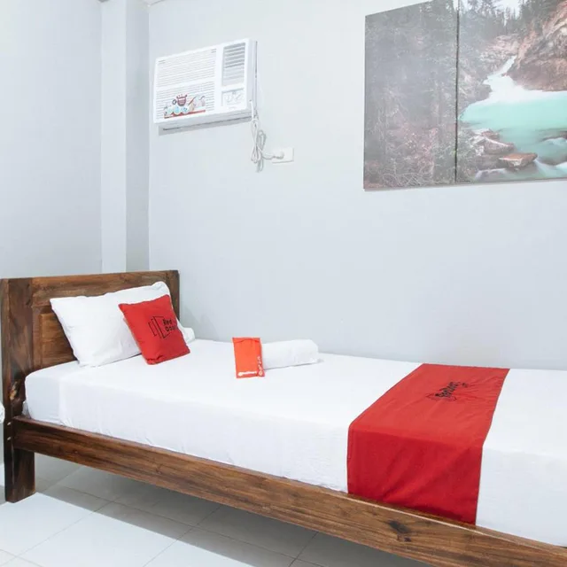 غرفة ديلوكس ثلاثية، RedDoorz Near Mall of Asia (RedDoorz Near Pasay Rotonda) 5/10