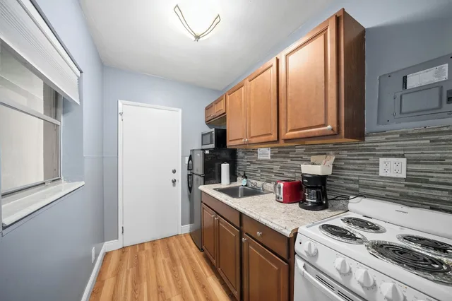 Superior, Studio, Queen Bed, Sofa, Kitchen, Accessible, Sea Steps Suites 3/3