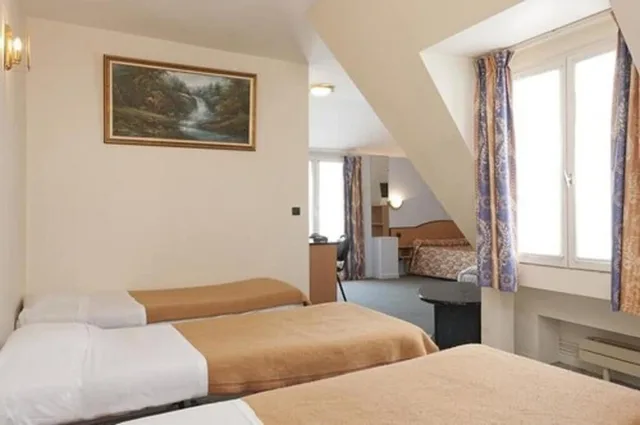 غرفة بريميوم ثلاثية بثلاثة أسرّة، Hotel Ferney Republique 2/3