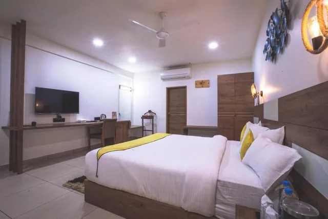 غرفة سوبيريور بسرير كينج، Phoenix Resort 3/5