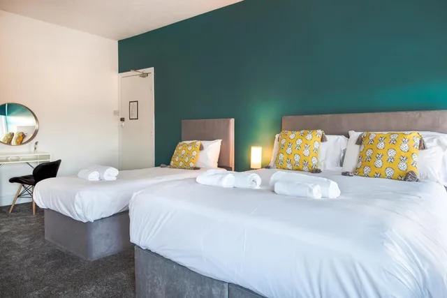 غرفة اقتصادية عائلية ثلاثية، Royal Ashton Hotel 1/2