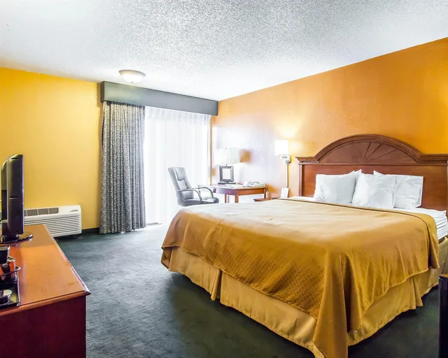 جناح بسرير كينج، Quality Inn Tucson Downtown near Convention Center 3/5