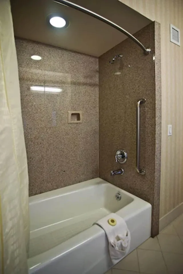 Room Assigned on Arrival, Bay Landing Hotel 6/6