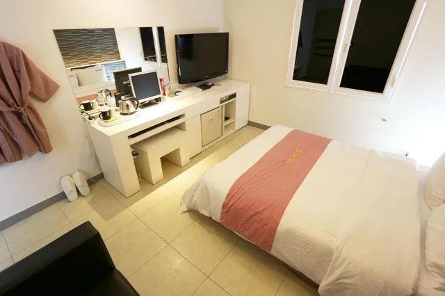 غرفة بسرير مزدوج، Q Hotel 3/10