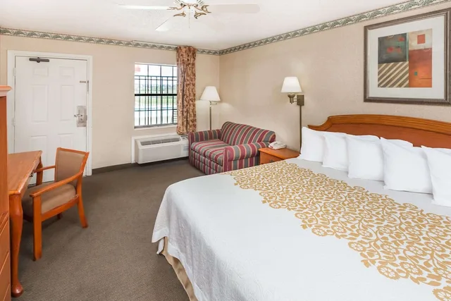 غرفة قياسية بسرير كينج، Days Inn By Wyndham Batesville 1/8