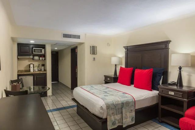 Nautical 2 Br Suite، Marina Fiesta Resort and Spa 1/4