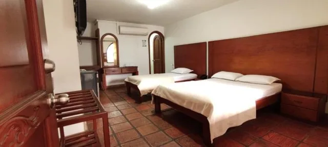 غرفة ثلاثية، Hotel Zaraya 2/3