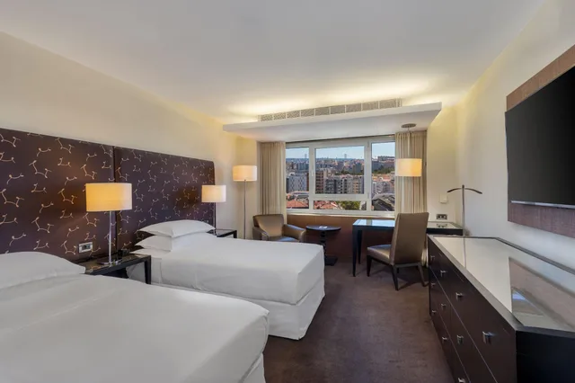 غرفة ديلوكس بسرير مزدوج، SHERATON LISBOA HOTEL AND SPA 1/3