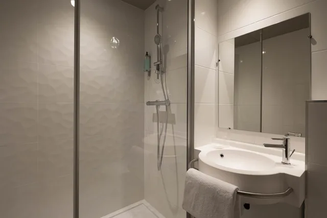 غرفة بسريرين منفصلين، Break Hotel Vierzon 2/2