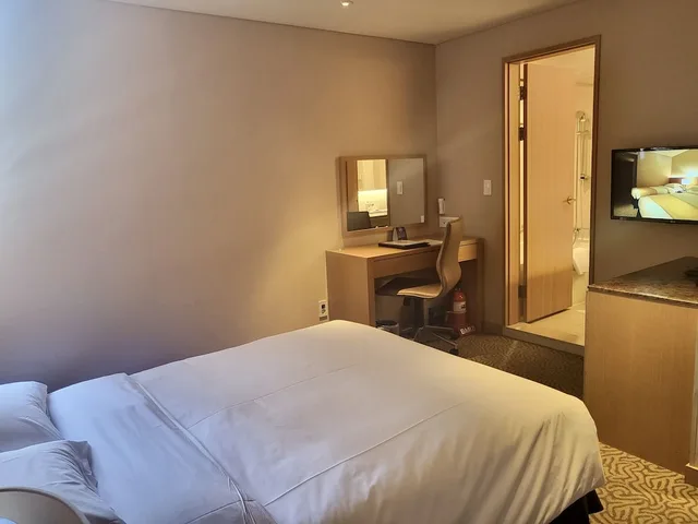 غرفة ركنية بسرير مزدوج بحوض استحمام، The Summit Hotel Seoul 4/7