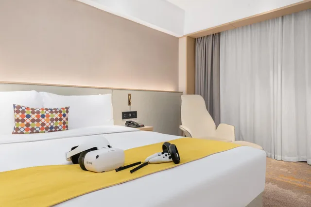 Superior, King Bed, No Window، Ausotel Smart Zhujiang New Town Guangzhou 3/8
