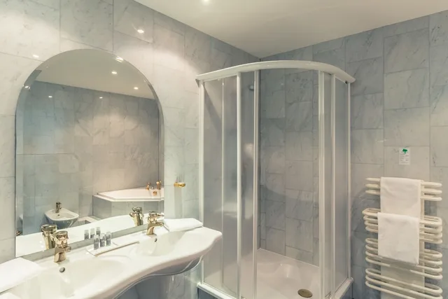 جناح ملكي بسرير مزدوج، Hotel Schloss Neustadt-Glewe 2/2