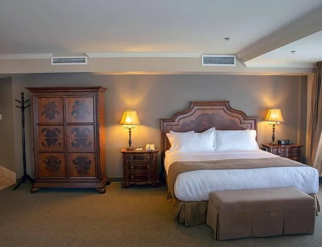 Efficiency, Suite, King Bed, Sofa, Jetted Tub، Hotel Brossard 1/6