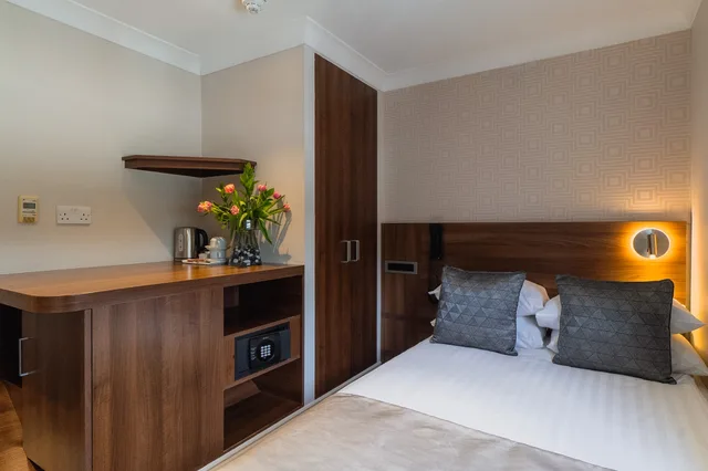 Inner, Double Bed، London House Hotel 1/9