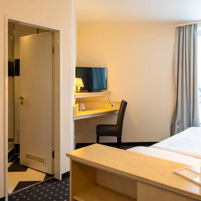 غرفة ثلاثية بسرير فردي، Hotel Astoria 5/7