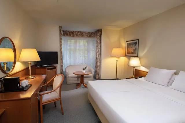 غرفة كلاسيكية بسرير كوين، Maritim Badehotel 1/2