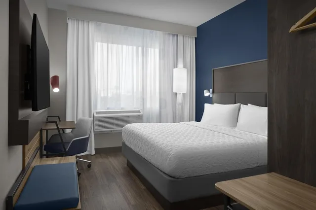 غرفة بسرير كينج بحوض استحمام، Tru by Hilton Columbia Downtown 1/3