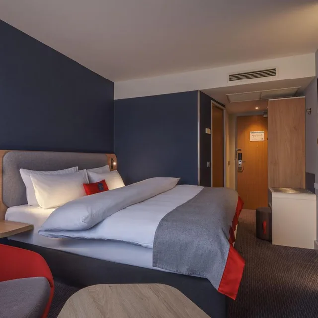 Standard, King Bed, Queen Bed, Holiday Inn Express Dortmund Hotel 4/6