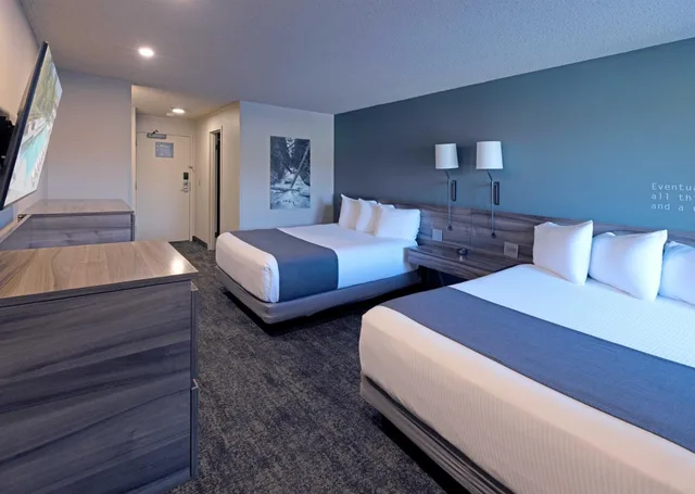 غرفة بسريرين كوين بإطلالة على المسبح، Ruby River Hotel 1/7