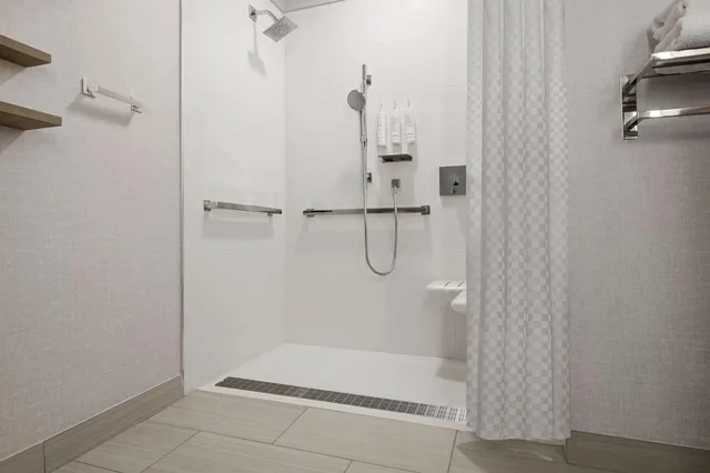 غرفة بسرير مزدوج لذوي الإعاقة، Saddle Brook Marriott 2/3