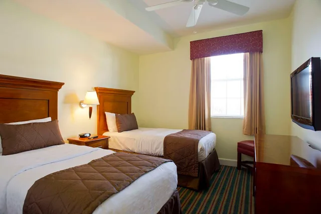 جناح بسريرين منفصلين وسرير كينج بغرفتي نوم مع أريكة، Hilton Vacation Club Grand Beach Orlando 1/16