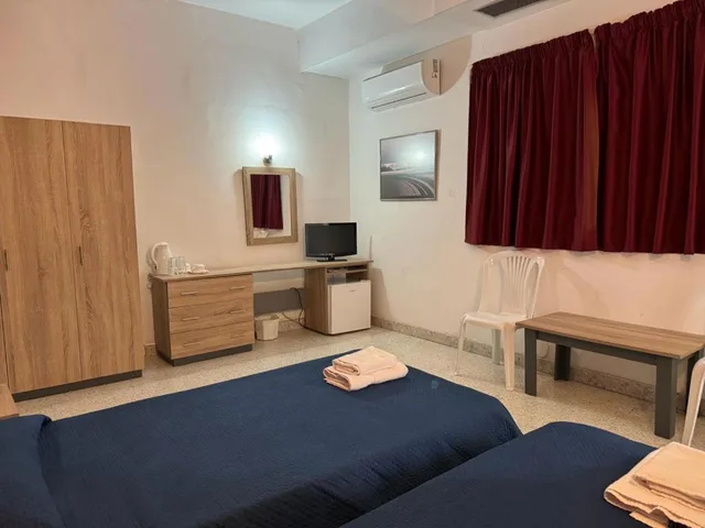 غرفة قياسية ثلاثية، Roma Hotel 1/2