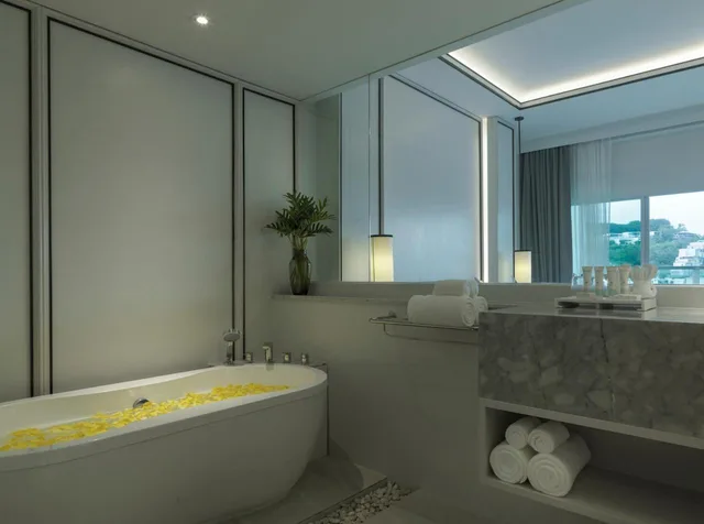 غرفة ديلوكس بسرير مزدوج بإطلالة على المسبح، Chanalai Romantica Resort, Kata Beach - Adults Only 5/6
