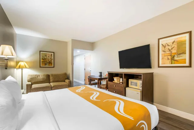 غرفة بسرير كينج، Quality Inn Conference Center At Citrus Hills 1/5