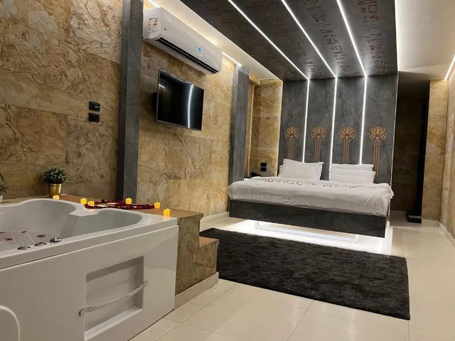 جناح جونيور بجاكوزي، Great Pyramid Inn 1/1