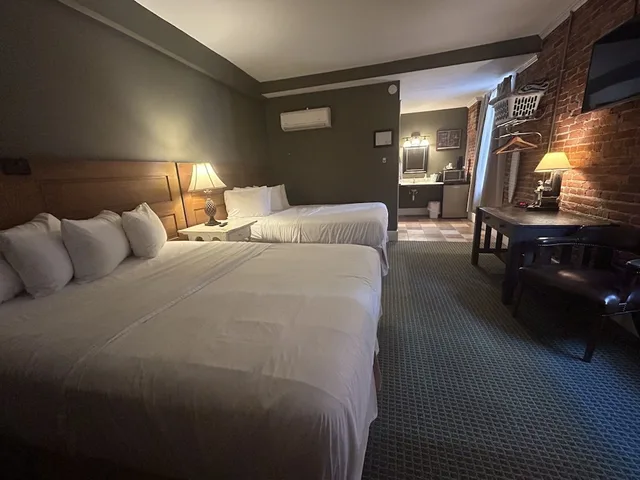 غرفة بسريرين كوين لذوي الإعاقة، William Watson Hotel 1/5