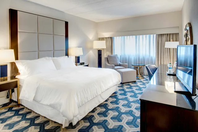 غرفة بسرير كينج، Sheraton Eatontown Hotel 2/6
