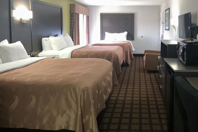 Standard, 3 Queen Beds, Quality Inn Raeford, NC 3/5