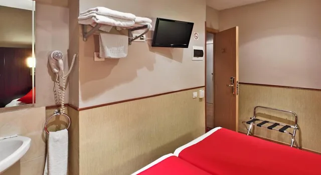 Standard, Double Bed, Yomo Hostal BCN Port 2/2