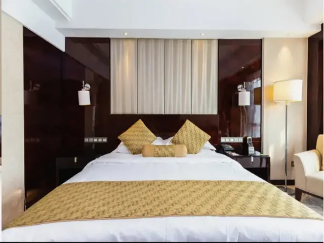 Business, King Bed, LVSHOU Hotel Shanghai 1/3