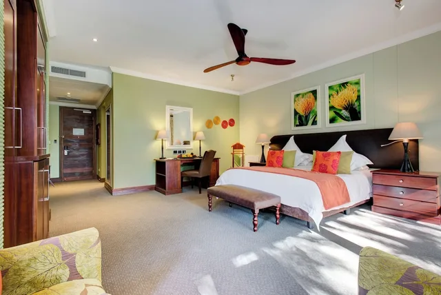 Guest Room, King Bed, Forest View, Large، Irene Country Lodge, Autograph Collection 2/3