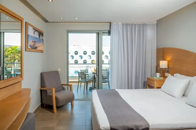 Family Room 2 Sleeping Areas Garden View / Land View، Lyttos Beach Hotel 2/4