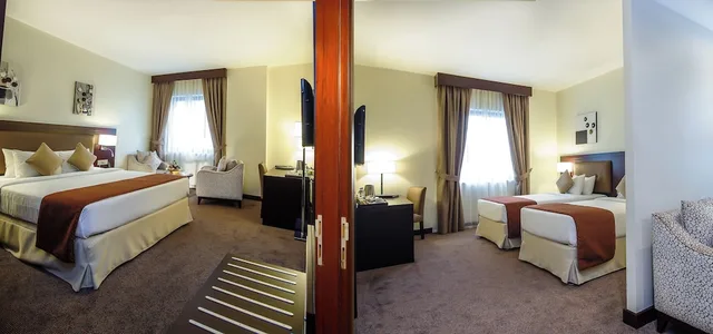 Deluxe, King Bed, Landmark Summit Hotel 6/7