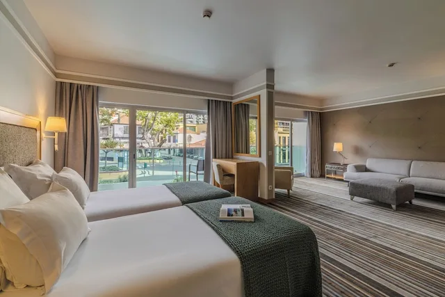 Family, Twin Beds, Two Extra Beds, 2 Sofa، Pestana Carlton Madeira 3/5