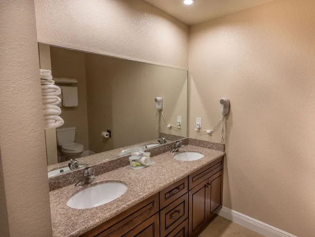 غرفة بسرير كينج، Edgewater Inn Reedley 2/3