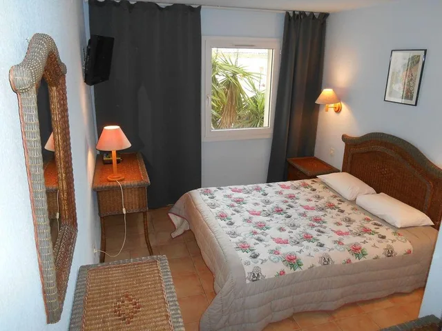 Standard, Double Bed, Hotel du Forum 1/3