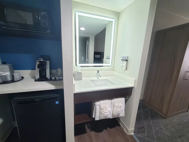 Standard, 2 Queen Beds, Accessible, Holiday Inn Express Atlanta-Kennesaw 6/6