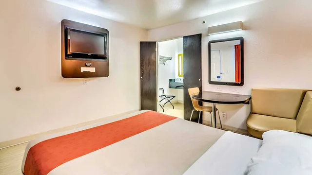 1 Queen Bed - ADA/Tub، Motel6 Linthicum Heights, MD - BWI Airport 1/7