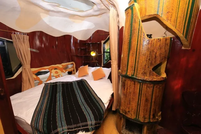 Bamboo, Double Bed، Crazy House 1/2