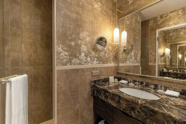 غرفة بسرير كينج بإطلالة على البحيرة، Hotel Atlantic Hamburg, Autograph Collection 7/7