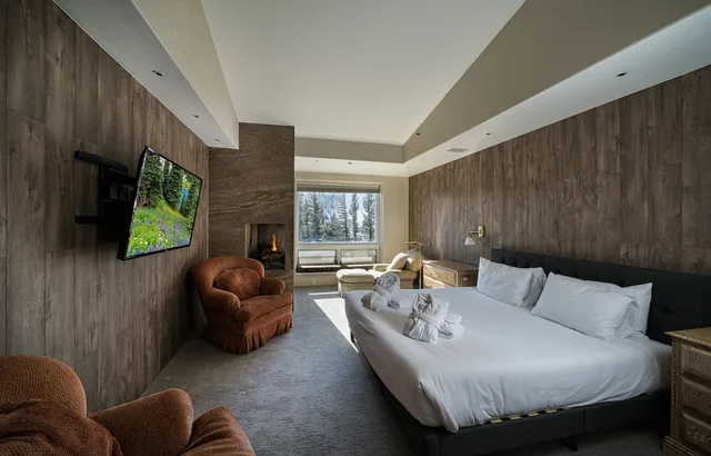 Condo, 5 Bedrooms, 5 Queen Beds, Mountain Side، Vail Apos S Mountain Haus At the Covered Bridge 1/1