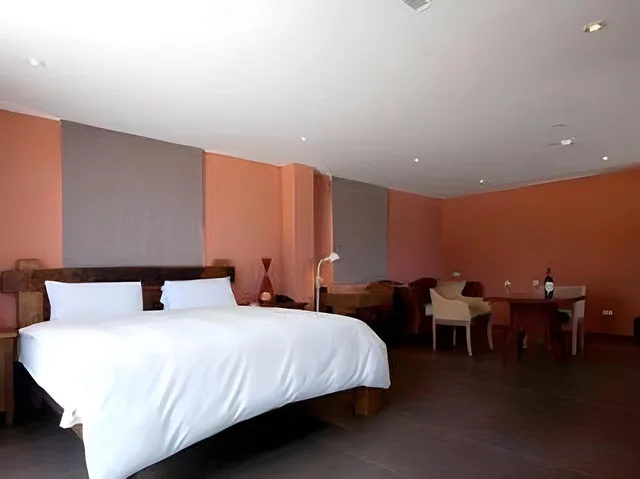 غرفة ديلوكس بإطلالة على البحر، Jing Guan Hotel 2/2
