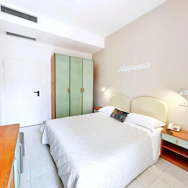 غرفة قياسية بسرير مزدوج، Aura Living 9/10