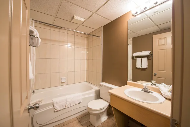غرفة تنفيذية بسرير كينج، Podollan Inn Fort McMurray 6/7