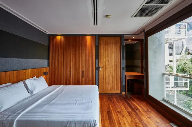 Suite, LUXX Langsuan 2/10