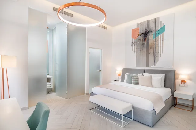 Deluxe, Historic Wing، Lazure Hotel and Marina 2/6
